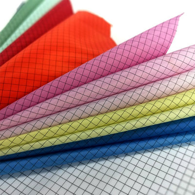 Tissu de grille d'ESD 5MM de fibre de carbone du polyester 2% de 98% pour le vêtement de Cleanroom