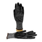 Gants de travail de sécurité en tricot de couleur noir 18 de niveau 3 Gants en caoutchouc résistant aux coupures en palme