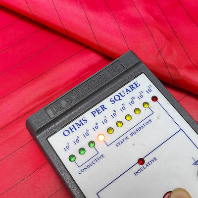 Bandes rouges de 17 mm 99% polyester + 1% bandes conductrices Lab Lint Free Anti-statique ESD Tissu antistatique