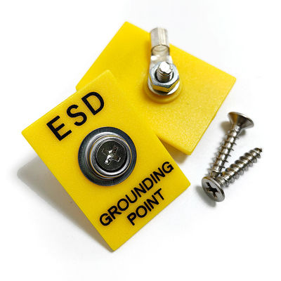 L'appareil de mise à la terre ESD est équipé d'une prise de mise à la terre jaune de 1x10 mm