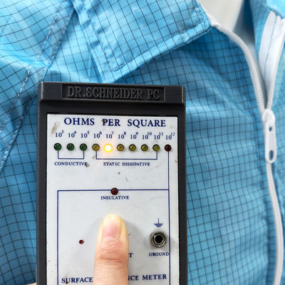 Vêtement de laboratoire anti-statique bleu grille 98% polyester 2% de fibre de carbone